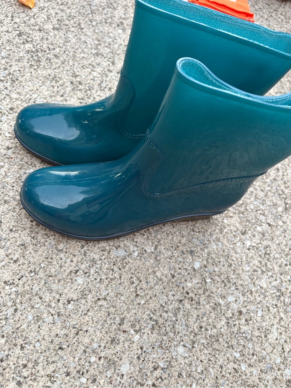 Women’s Teal Gloss Rain Booties-New! Size (39) 8.5